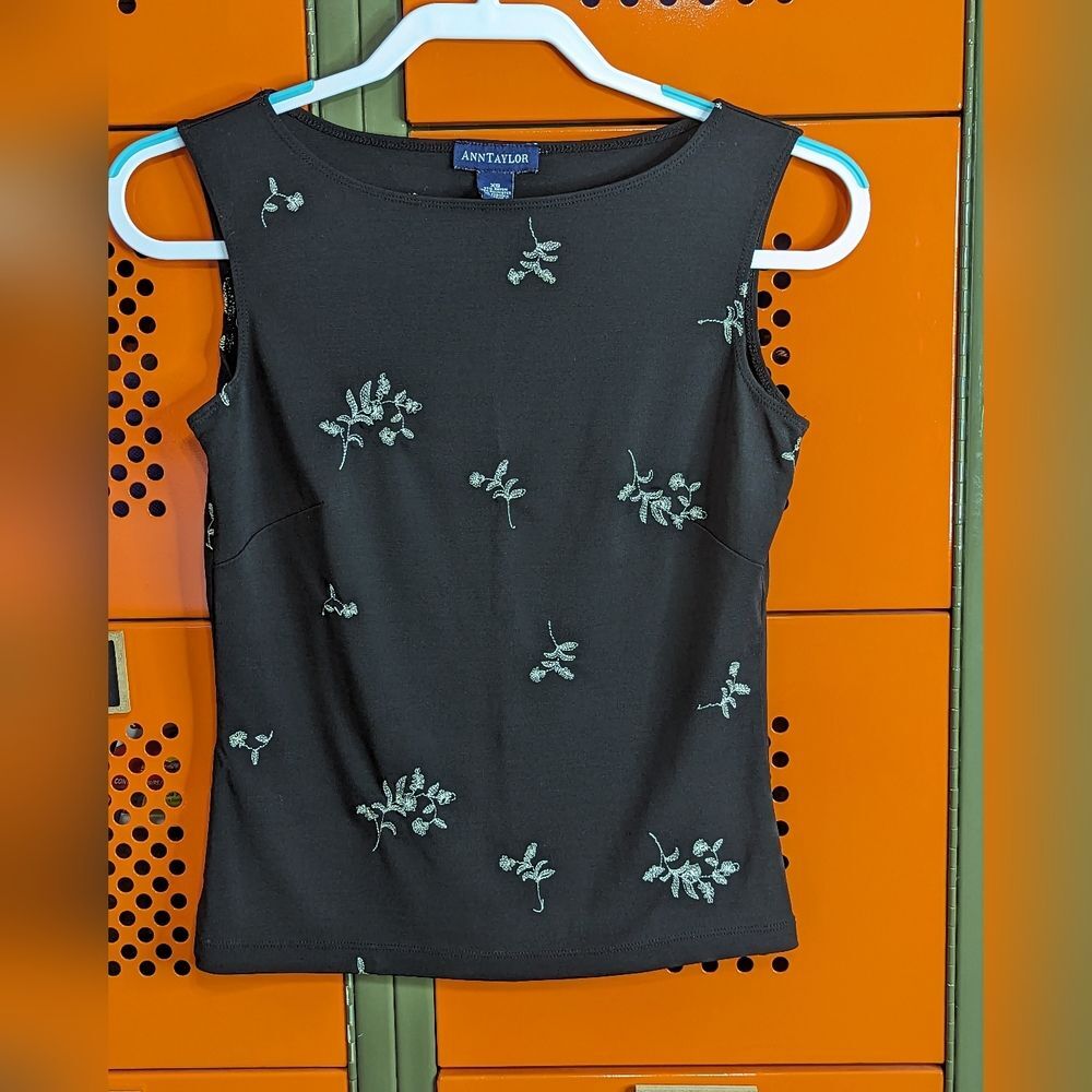 Ann Taylor Black Embroidered Sleeveless Top White Floral Size XS